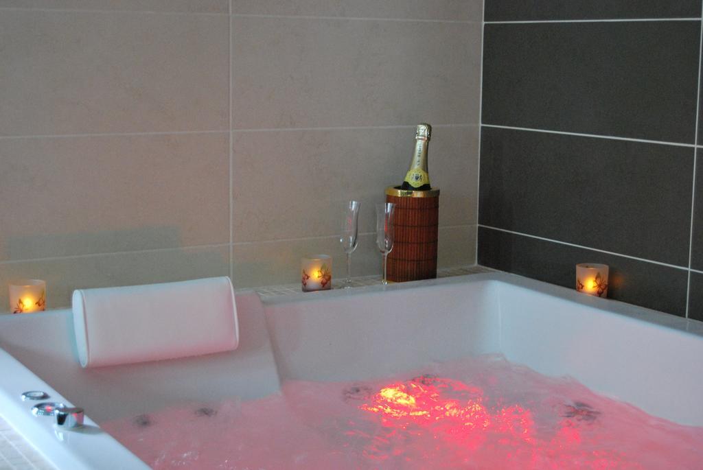 Le Clos Des Tilleuls La Vendelée 部屋 写真
